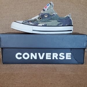 NWT Converse Junior Size 11 Green Shoe